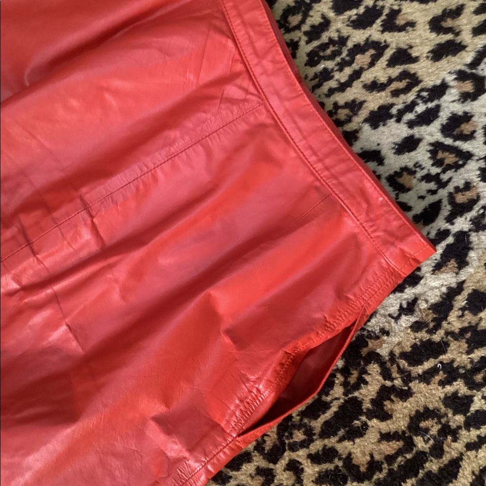 Size 8 red leather vintage skirt from 90s